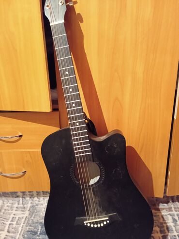 домбра комуз: Новая гитара срочно нужно продать за 2000 сом окончательная цена