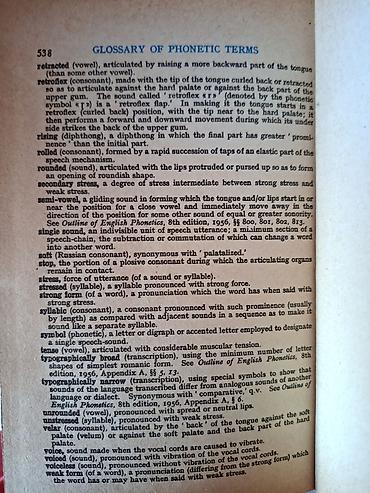 Lüğətlər: English pronouncing dictionary by Daniel Jones. 538 vərəq. Словарь — 4