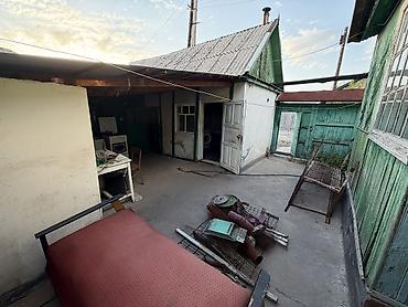 Продажа коттеджей и домов: 🏡 **ПРОДАЁТСЯ ДОМ!** 📍 **Коммунаров** 🛏 3 комнаты 📐 Площадь дома — 1