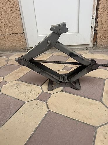 домкрат автомобильный: Механические домкраты для автомобиля (2 шт.) Цена указана за одну - — 1