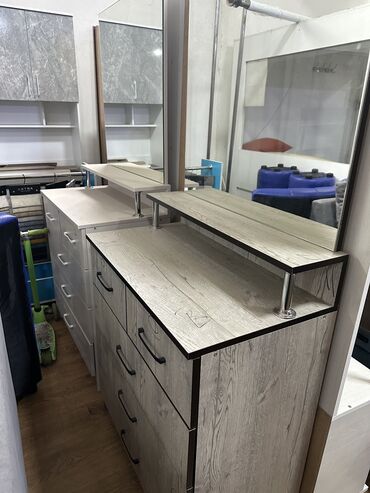 Комоды для одежды: Комод новый
Ширина 80
Глубина 43
Высота 85
Доставка по городу 500 сом — 9