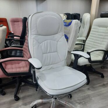 Ofis və oyun kresloları: Təkərli, Qolları tənzimlənir, Dəri — 14