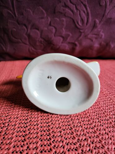 Ostali kućni dekor: Figura nova porcelanska 70te. Visina. 7cm. Duzina. 11,5cm — 11