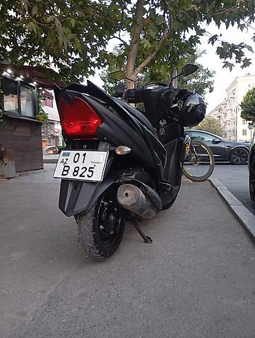 Транспорт: Yamaha rayzet Şəkillərdə görünən model qara və tünd yaşıl rəng — 1