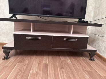 TV altlığı: Düz TV altlığı, Polkalı, Laminat