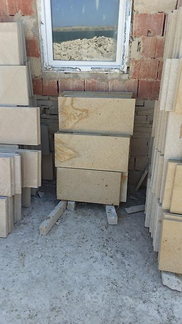 das stekan: Daş üzlük və pillədaş panelləri - Material: təbii daş (bej-açıq qum — 2