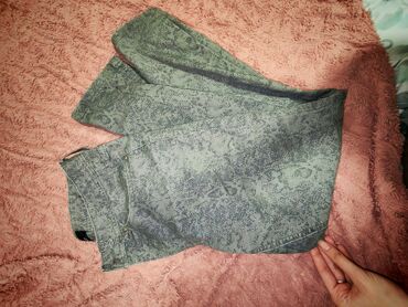 Farmerke: Ženske farmerke – nekoliko para Cena za dva para koju imaju ostecenja — 1