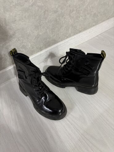 сапоги зимние женские натуральная кожа натуральный мех распродажа: Продаю демисезонные ботинки для девочек в хорошем состоянии. Размер