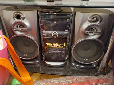 Qulaqcıqlar: JVC stereo sistemi. Sistem mərkəzi blokdan və iki dinamikdən
