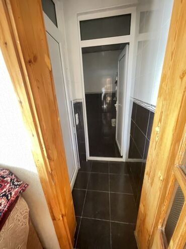 Həyət evləri və villaların satışı: Ev satılır, tam müstəqil həyət və geniş giriş-lipeykanlı eyvan. - — 11