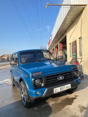 машына приора: Полноприводный внедорожник LADA Niva Legend в синем цвете. Модель