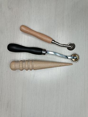 Аксессуары для шитья: Набор по работе с кожей. пробойники, кромкорезы, стикер, ножницы — 17