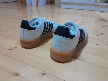 Botinkalar: Yeni idman ayaqqabıları – 38 ölçü bütün metrolara pulsuz çatdırılma