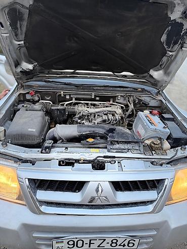 mitsubishi chariot: Mitsubishi Pajero (gümüşü rəng), 5 qapılı SUV Texniki və xarici — 1