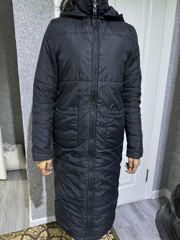 Пуховики и зимние куртки: Пуховик, По колено, С капюшоном, Стеганый, S, M, Все размеры — 9