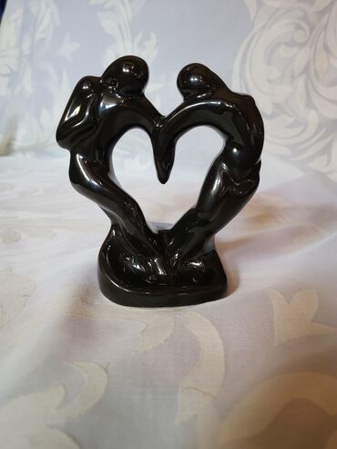 Figure: Figura, bоја - Crna, Novo — 1