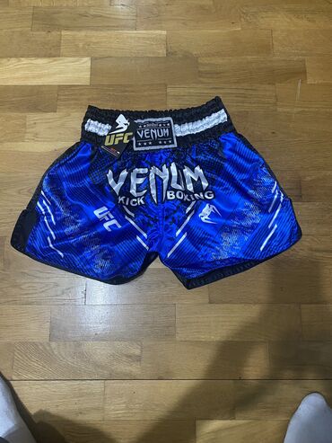 Şahmatlar: Venum kick boxing şortiki alınandan heç işdenmiyib razmer uyğun