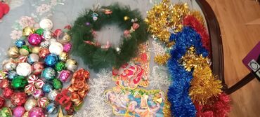 Yeni il oyuncaqları və bəzəkləri: Yeni il yolkası təzədir çox gözəldir.Bütün oyuncaqlar üzərində — 7