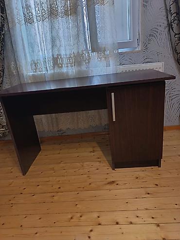 masa misa: Düz masa, Stulsuz, Polkalı, Siyirməsiz, Sadə laminat — 1