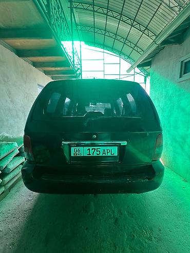 kia monin: Kia Carnival: 2002 г., Минивэн — 4