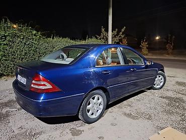 справа: Mercedes-Benz C-Class: 2003 г., 2 л, Автомат, Газ, Седан — 3