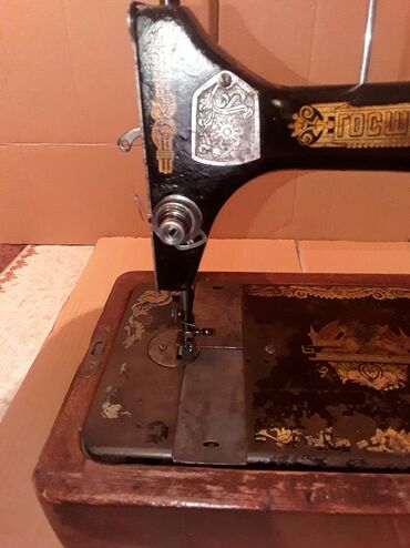 Qədim tikiş maşınları: Qədimi tikiş maşını "Qosşveymaşına" satılır.SSRİ 1923-25 illər.İşlək — 12