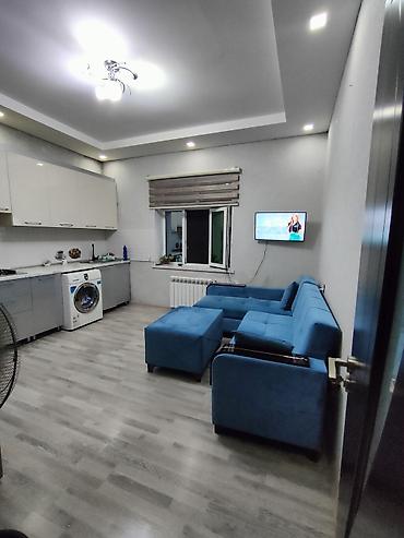 Uzunmüddətli kirayə mənzillər: 3 otaqlı geniş mənzil – müasir interyer - Geniş salon: künc divan — 13