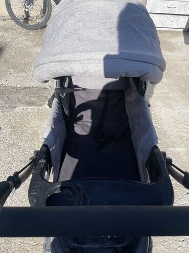 детский электрокар бу: Коляска, цвет - Серебристый, Б/у