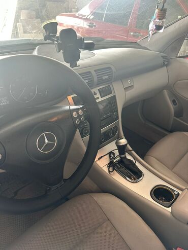 Mercedes-Benz: Mercedes-Benz C-Class: 2.3 l | 2005 il Sedan — 8