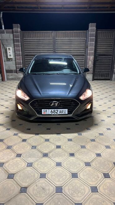 продаю тойоту: Hyundai : 2018 г., 2 л, Типтроник, Газ, Седан