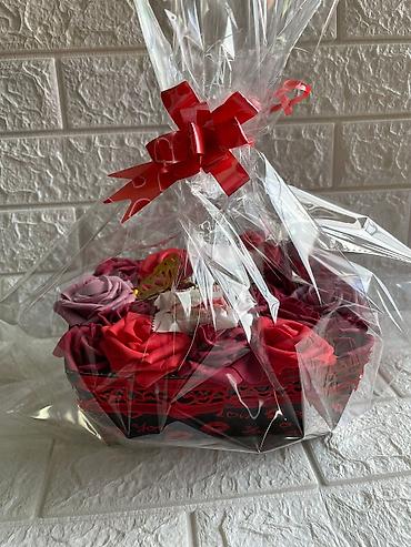 Praznična dekoracija: 🌸🌷 cvetni box setovi 🌷🌸 tražiš savršen poklon koji ostavlja bez daha? — 24