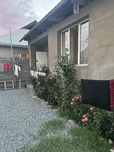 Продажа коттеджей и домов: Собственник!!! Продаю дом в ж/м Ак-Ордо2 по улице Сары-Жаз, Вверх от — 10