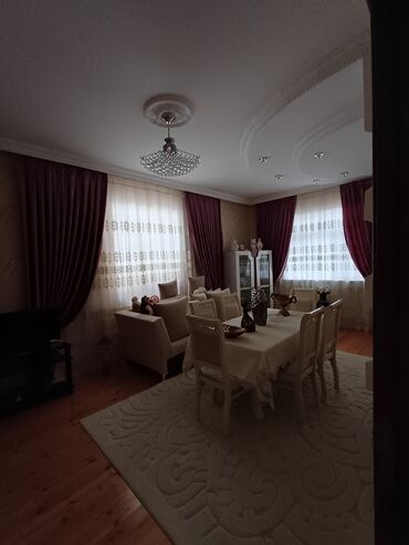 Həyət evləri və villaların satışı: Satılır: həyət evi - 2 mərtəbəli, bütöv hasarlı həyət evi - Küçə — 3