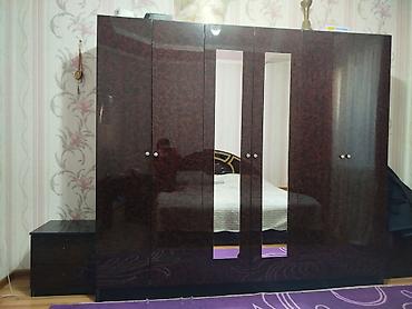 dressing table: Продаётся спальный гарнитур В комплекте: шкаф с зеркалами, кровать и — 1