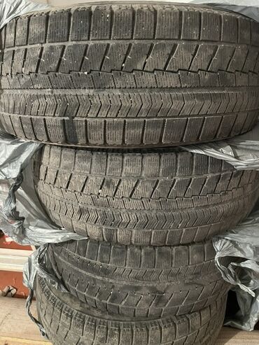 зимные шины: Шиналар 215 / 55 / R 17, Кыш, Комплект, Жеңил унаалар, Жапония, Bridgestone