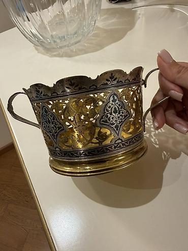 gul qabi: Bir vaza, Metal — 3
