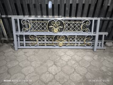 кровати 2 спальные: Металлическая кровать серого цвета с декоративными элементами