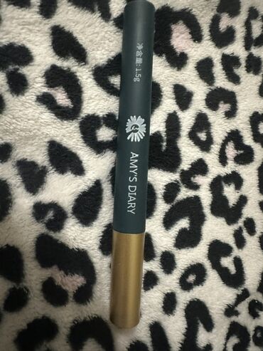 чехол с помадой: Тушь новая. Цвет коричневый