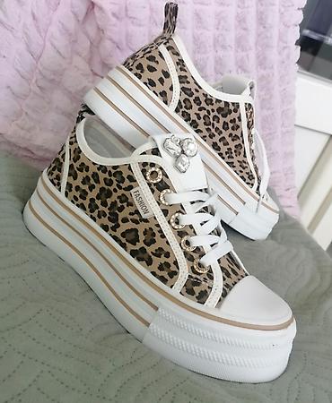 Patike: Patike sa platformom inspirisane leopard dezenom, idealne za — 1