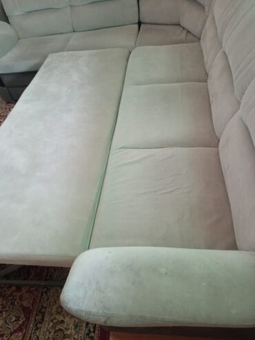 диван для офис: Угловой диван, цвет - Бежевый, Б/у