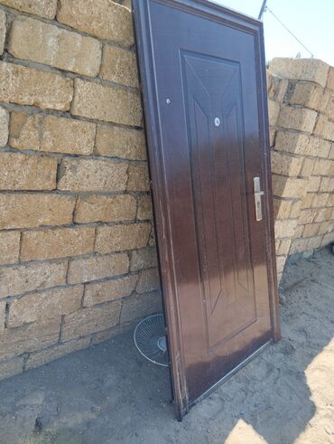 qapı rezini: Mənzil üçün İşlənmiş Giriş qapısı 110x230 sm Glazok ilə, Ünvandan götürmə