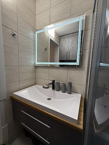 Продажа квартир: 2 комнаты, 60 м², Элитка, 1 этаж — 27