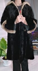 Krzneni kaputi: One size, Sa postavom, bоја - Crna — 3