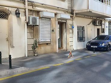 Kommersiya daşınmaz əmlakı: 2 otaqdan ibarət 30kv obyekt düz yolun qırağında yerləşir. Qabağında — 2