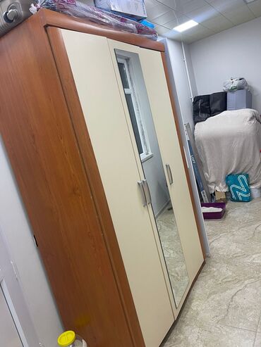 Kreslolar: İşlənmiş, Açılan, Düz dolab, Qarderob, paltar dolabı