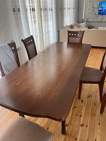 Masa dəsti 8 oturacağla birlikdə satılır çox möhkəm materialı var