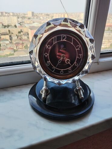 saat antik: Sovetin Mayak saati 1975ci ilindir mexanikadir təcili satilir