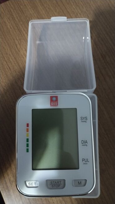 medicinski mantil: Digitalni aparat za merenje pritiska