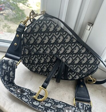 Çantalar: Çiyin çantası, Dior, İşlənmiş
