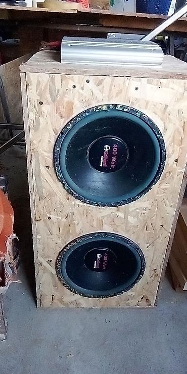 audi a6 tfsi: - Dva woofer zvučnika ugrađena u čvrsto OSB kabinet pravougaone forme — 1